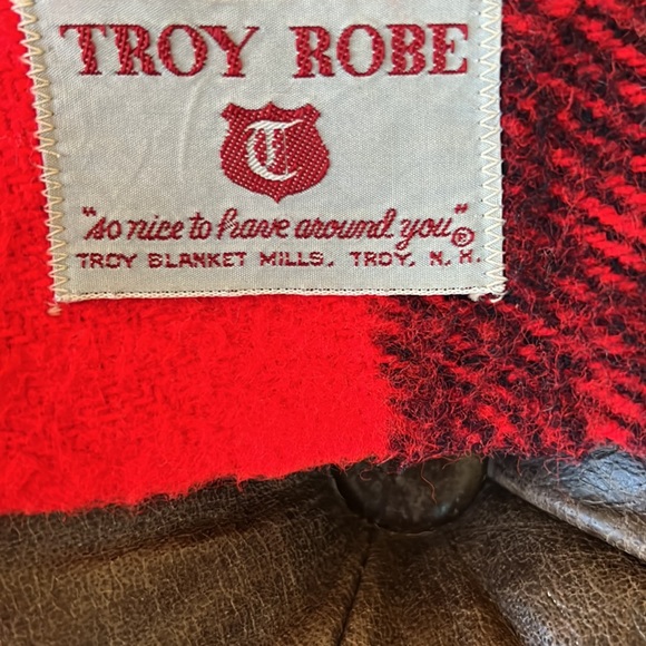 Troy Robe - Picture 4 of 4